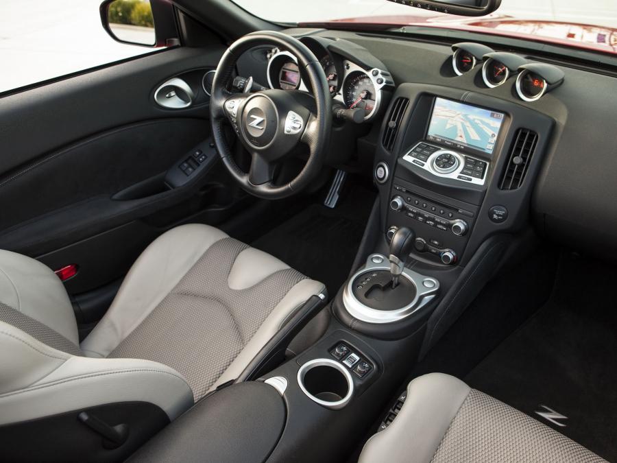 Интерьер Nissan 370Z Roadster (Z34) 2013 года  (NA) (фото 11 из 26)